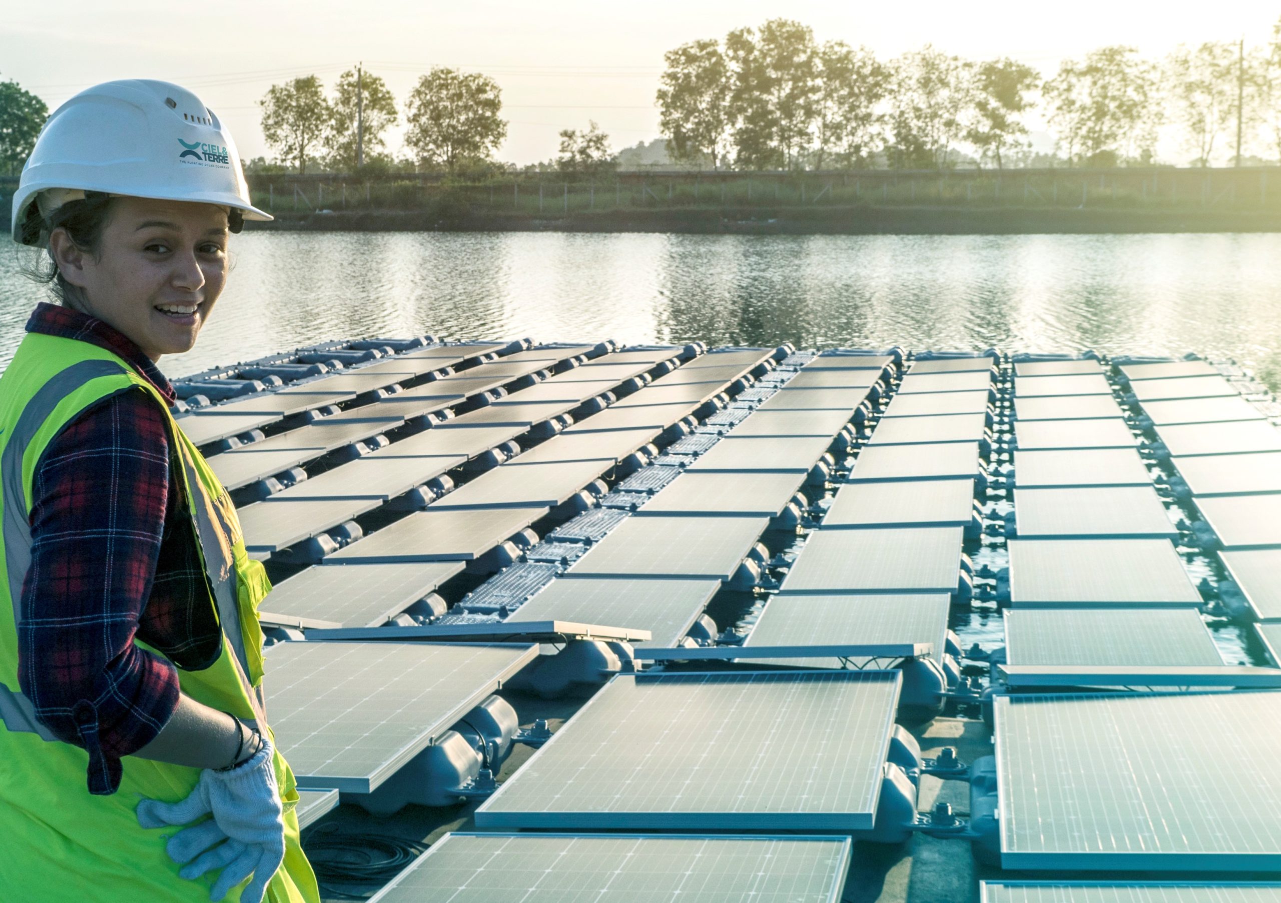 Woman engineer on a floating PV plant